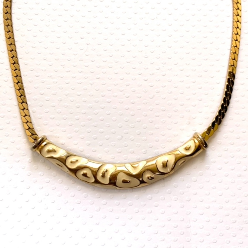 Gold necklace with ivory leopard detail
